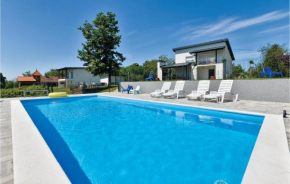 8 Bedroom Lovely Home In Durdevac